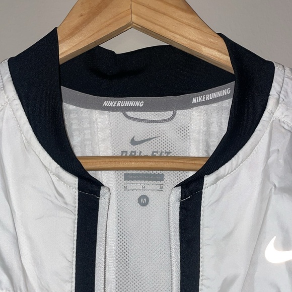 White Nike running jacket womens size medium - Picture 2 of 3